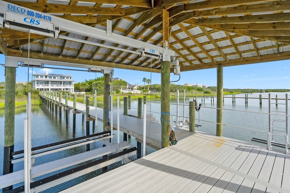 400 Steps to Sand Waterfront Luxury w Dock Pool