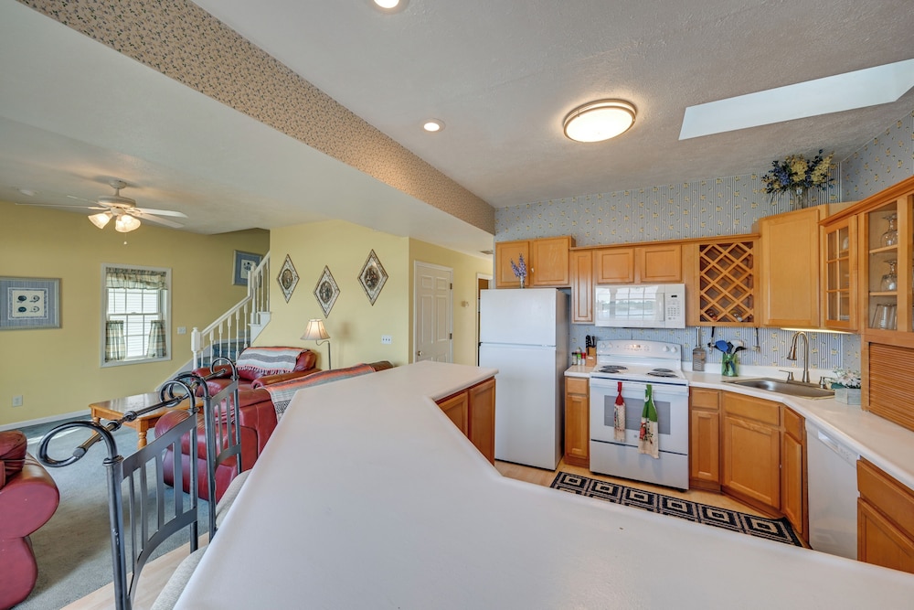 Lakefront Warsaw Home w/ Private Dock + Golf Cart