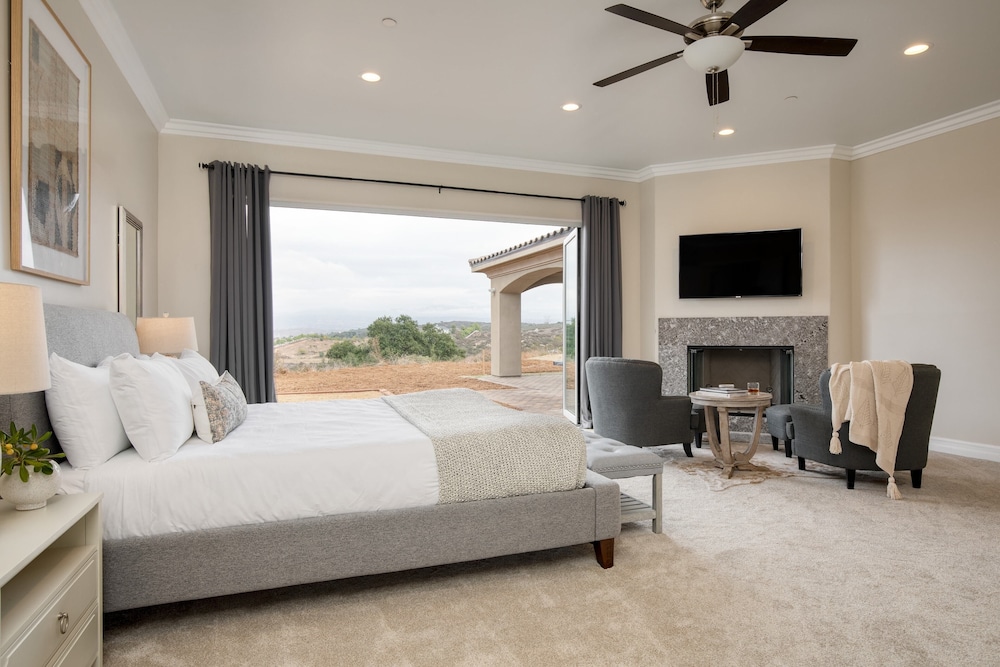 Incredible Estate w/ Panoramic Views & Bocce Ball Court! Malbec by Avantstay view 4