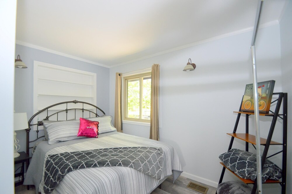 Black Bear Cabin - The Mountain Retreat!