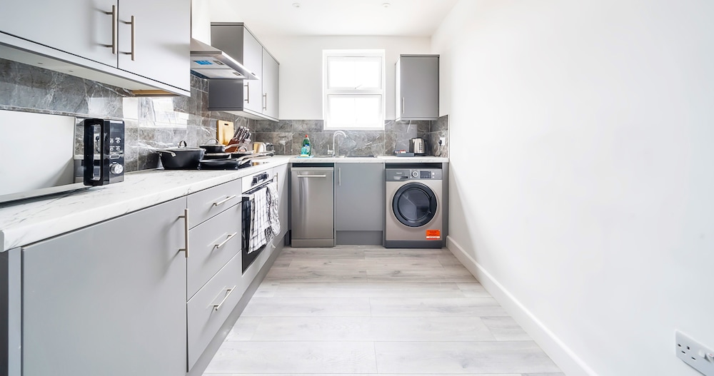 Modern Town Center Apartments Aldershot