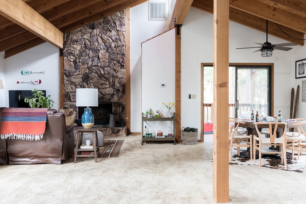 Wolfe by Avantstay 5mins Northstar w Hot Tub Fireplace 2 Private Decks