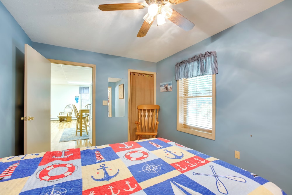 2 Mi to Lake Michigan Beaches: Frankfort Getaway!