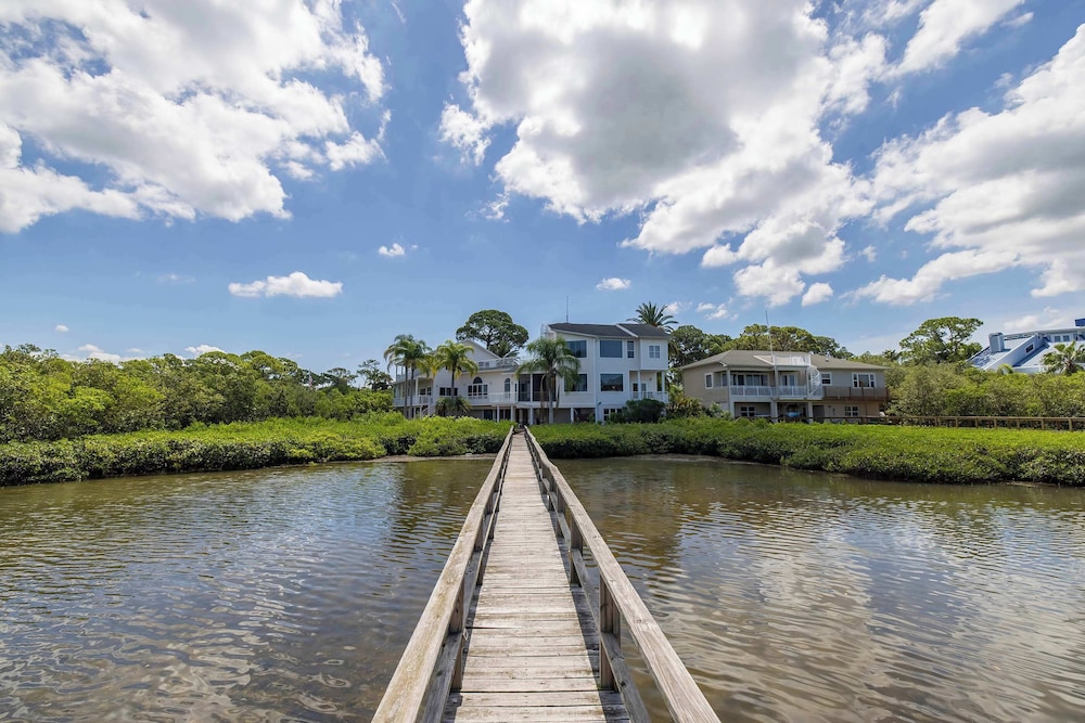 4B Waterfront Game Room Pool Hot Tub Dock