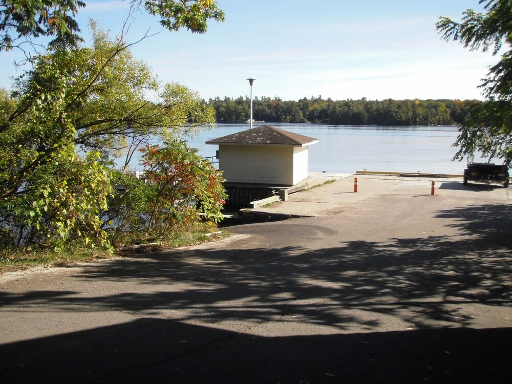 Capricorn Motel Royale Thousand Islands