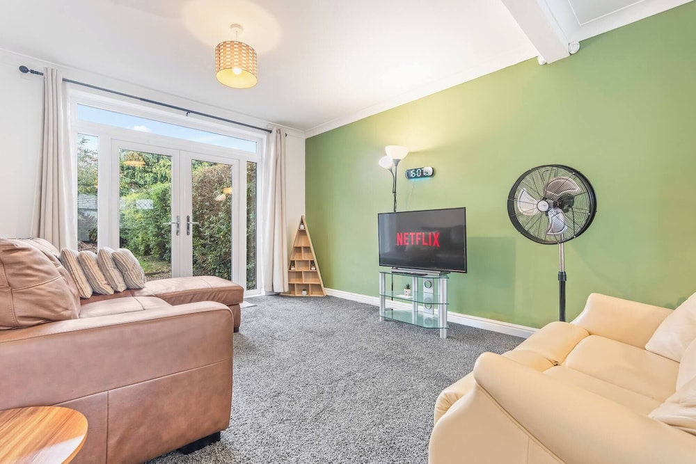 Beautiful 5 Bedroom Home in Coventry 14min to NEC