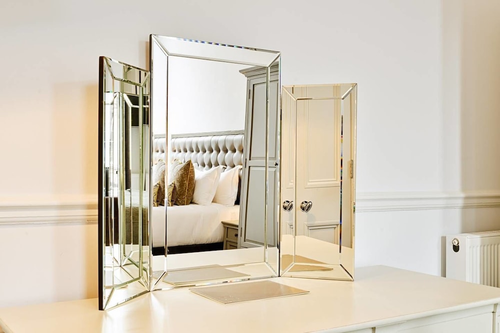 JOIVY Luxury George Street Apartments: Edinburgh Suite view 2