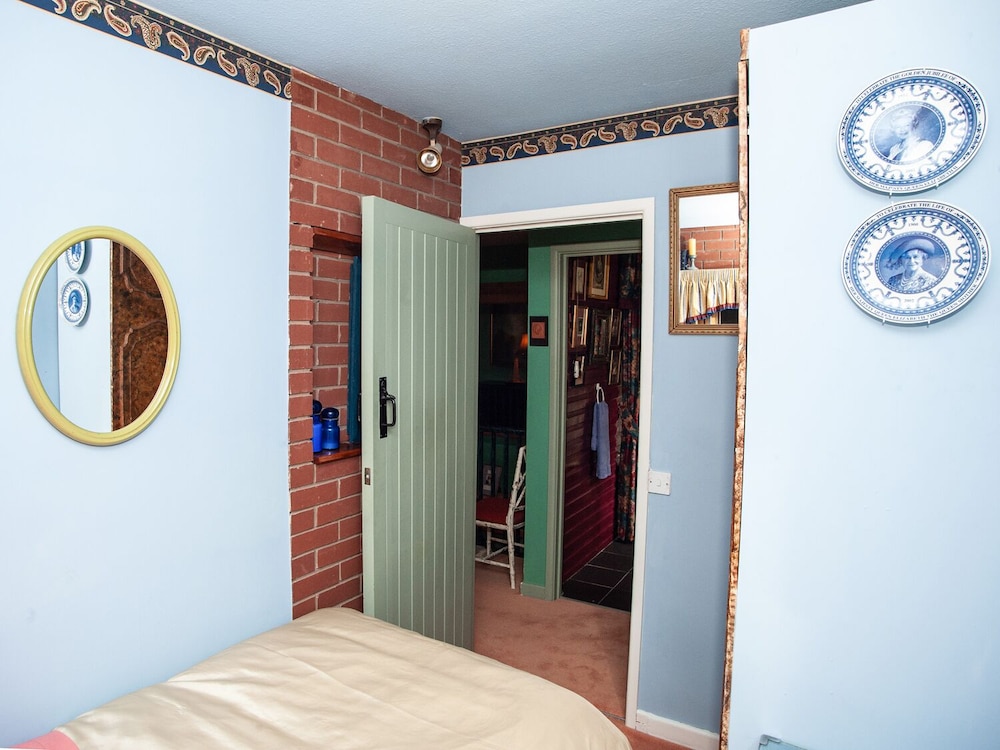 Dorrington Court view 5