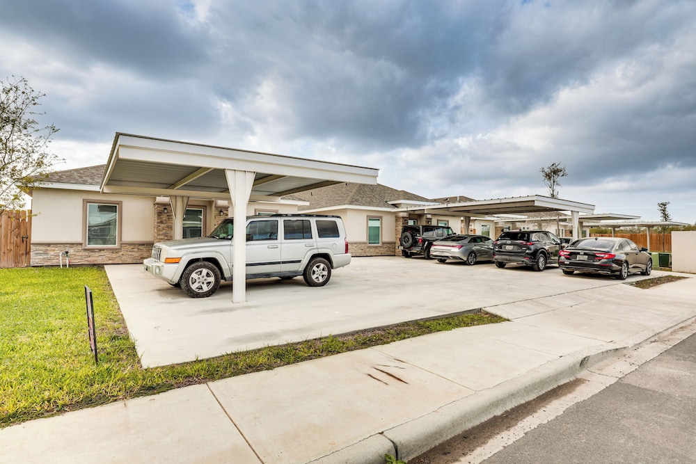 4 Mi to Dtwn: Modern Apartment in Edinburg!