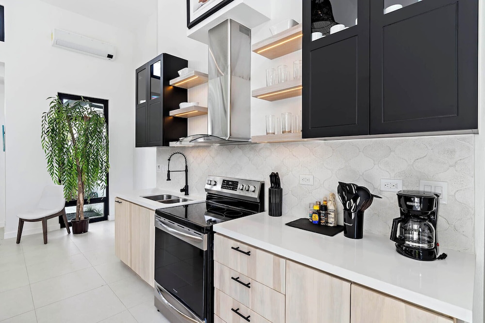 Modern Garden Villa with Private Pool, Outdoor Kitchen & Separate Casita Near Playa Potrero