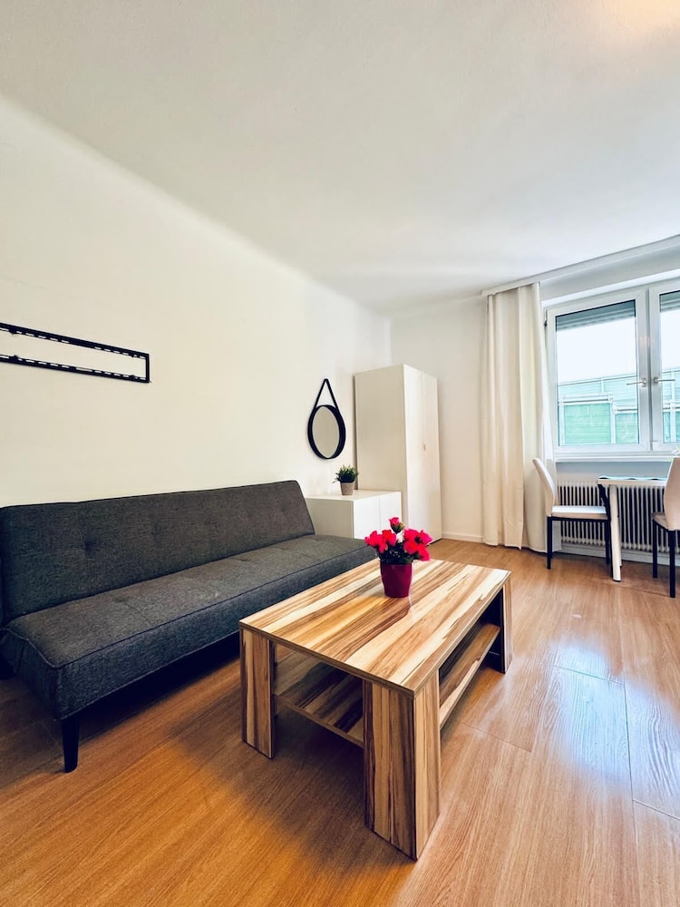 Cozy Garden Villa near Danube For 16P
