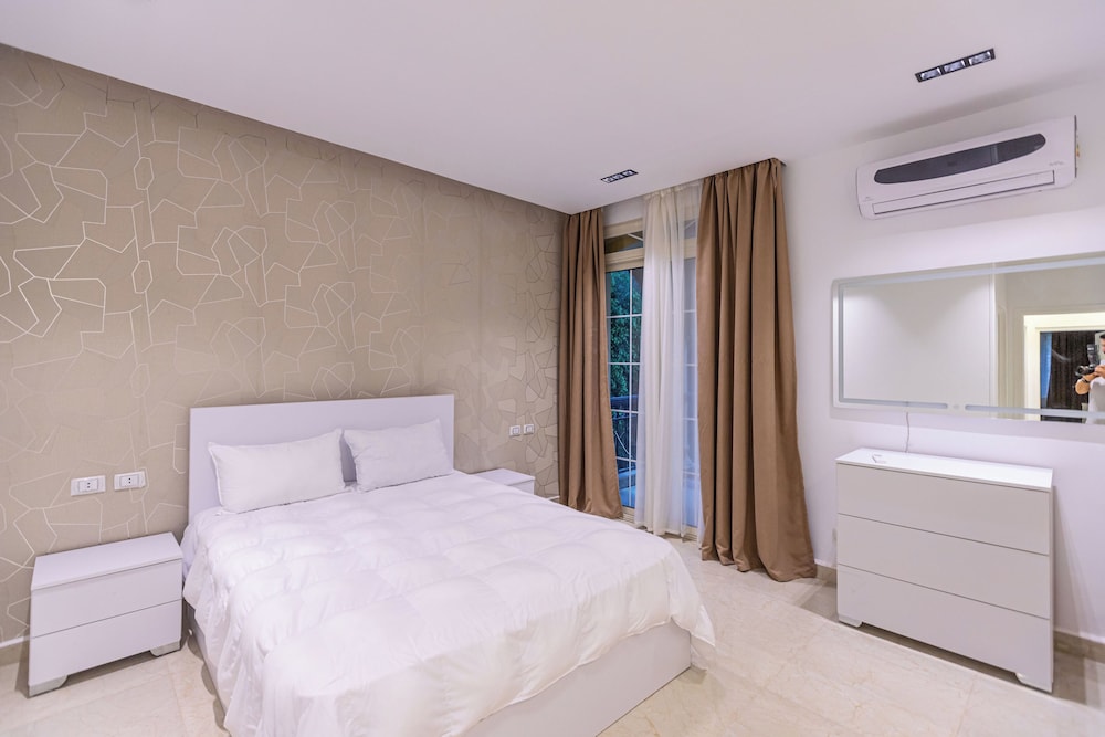 Host Prime Paradise Villa At Rehab City