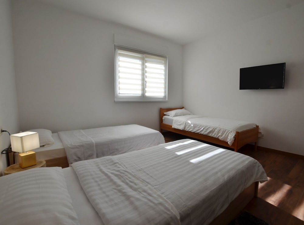 Warm and Welcoming Apartment With Balcony