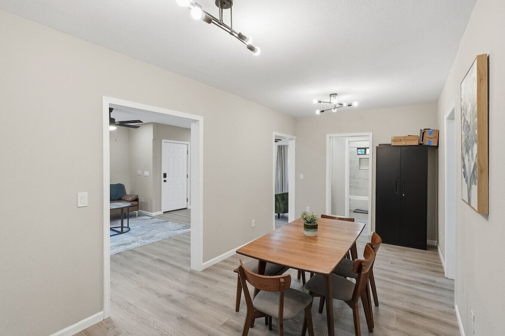Spacious 4BR Gem Family-friendly Near Downtown