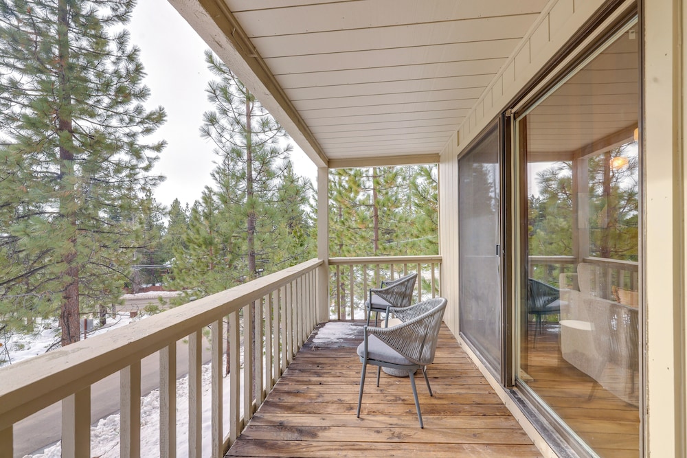 8 Mi to Northstar Slopes: Tahoe Gem w/ Fireplace
