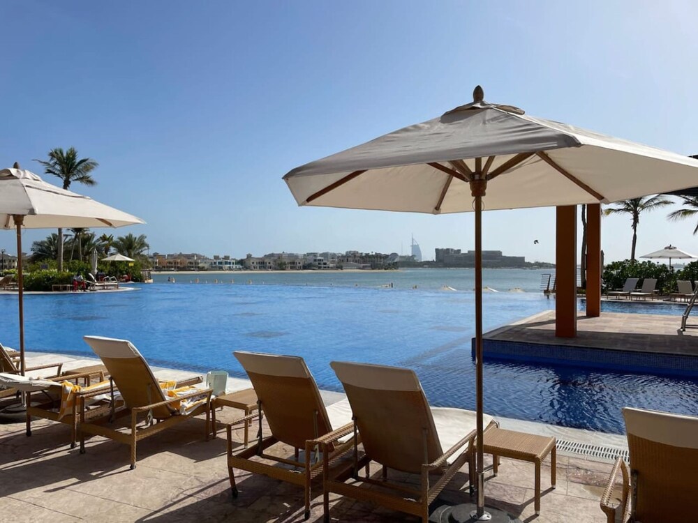 2 BD Tiara Palm Views Beach Pool Amazing Views