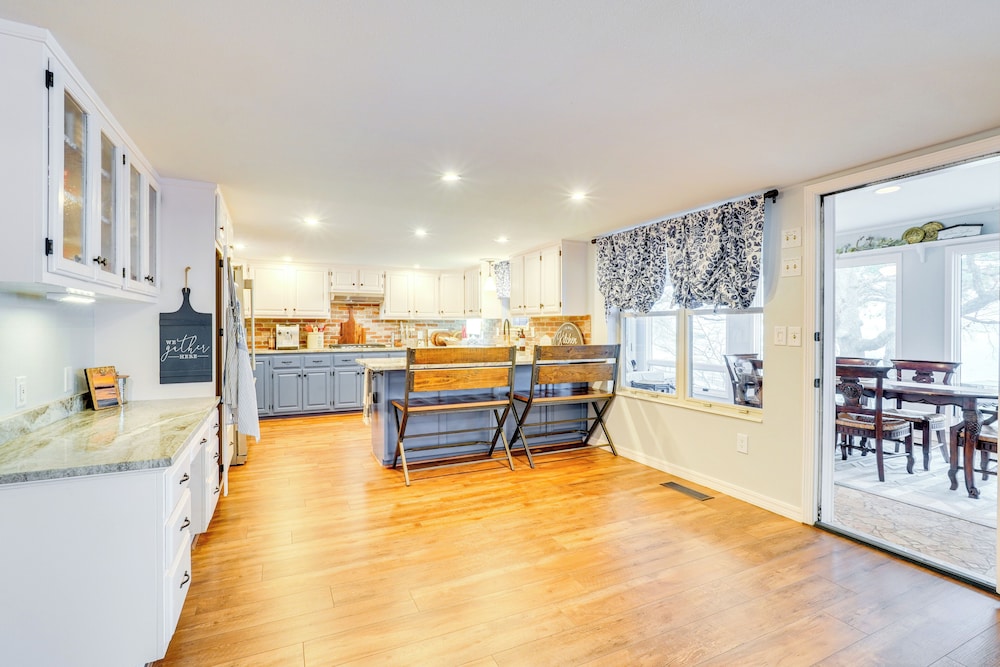 Lakefront Home w/ Private Dock in Grove