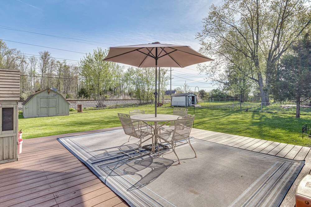 12 Mi to Indianapolis Motor Speedway: Home w/ Deck