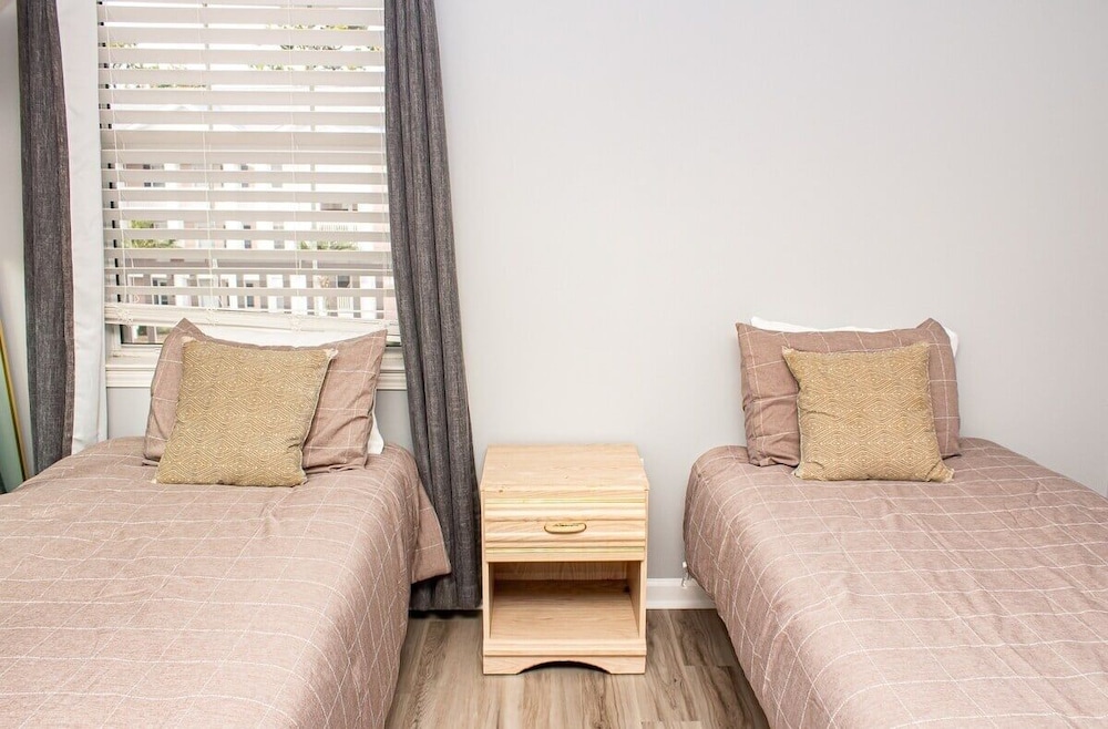 Waterway Village 18g 2 Bedroom Condo