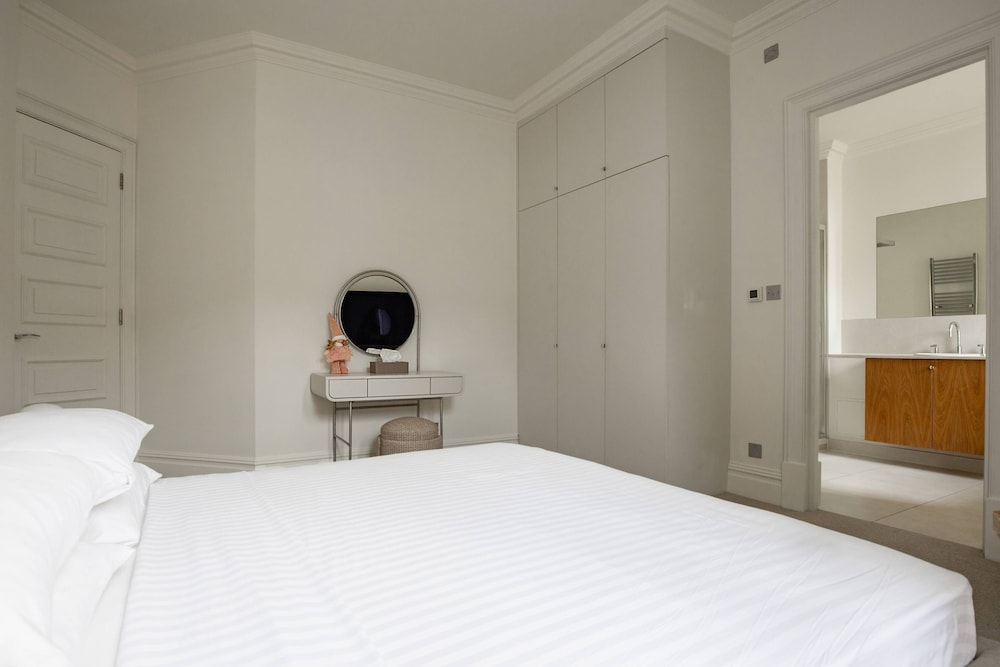 Sloane Court East VI by Onefinestay