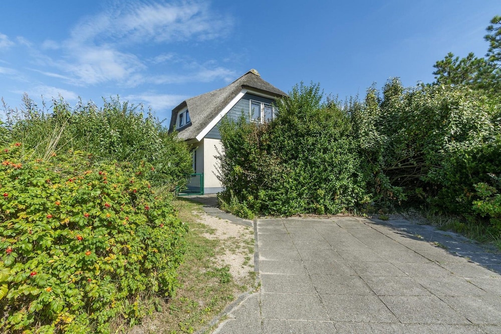 Atmospheric Detached Villa Near Beach