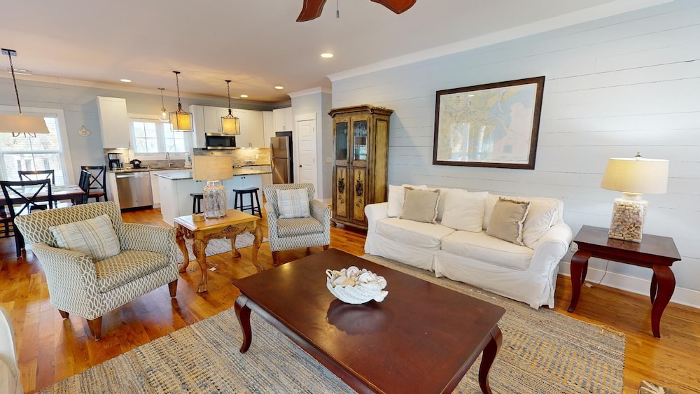 1313 6th Avenue - Rest A Shore