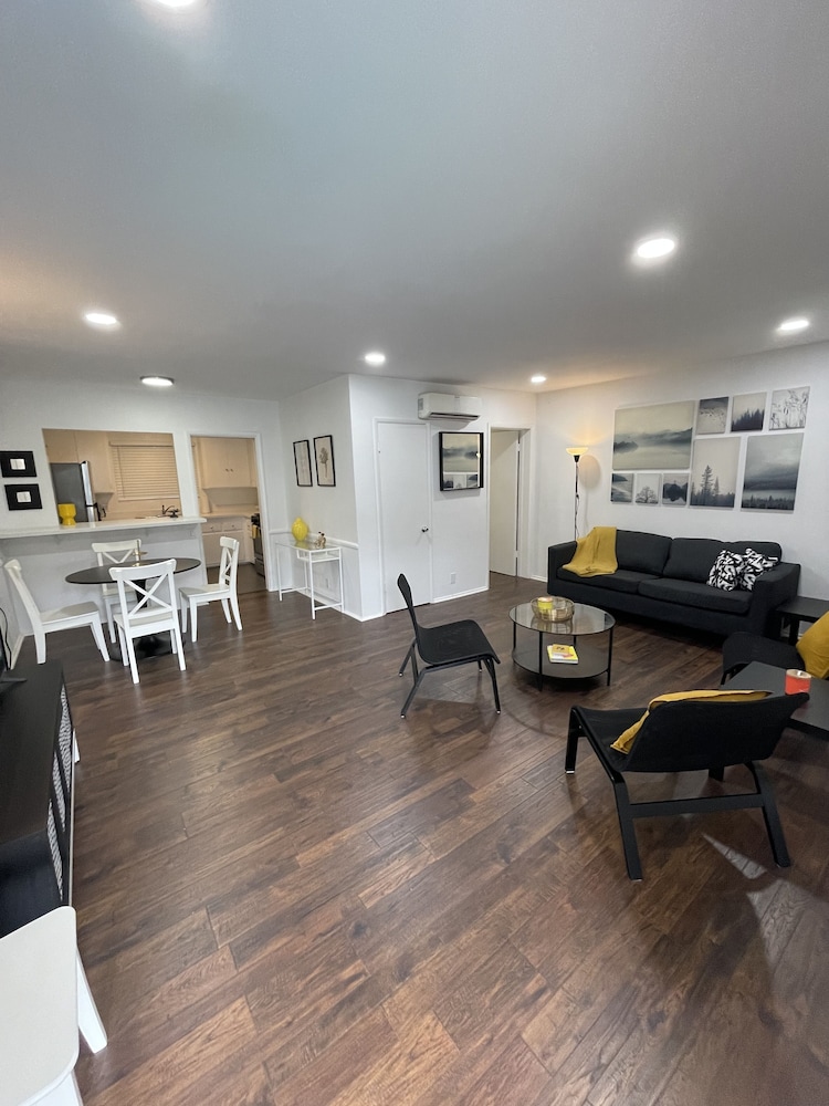 Hollywood Business Suites