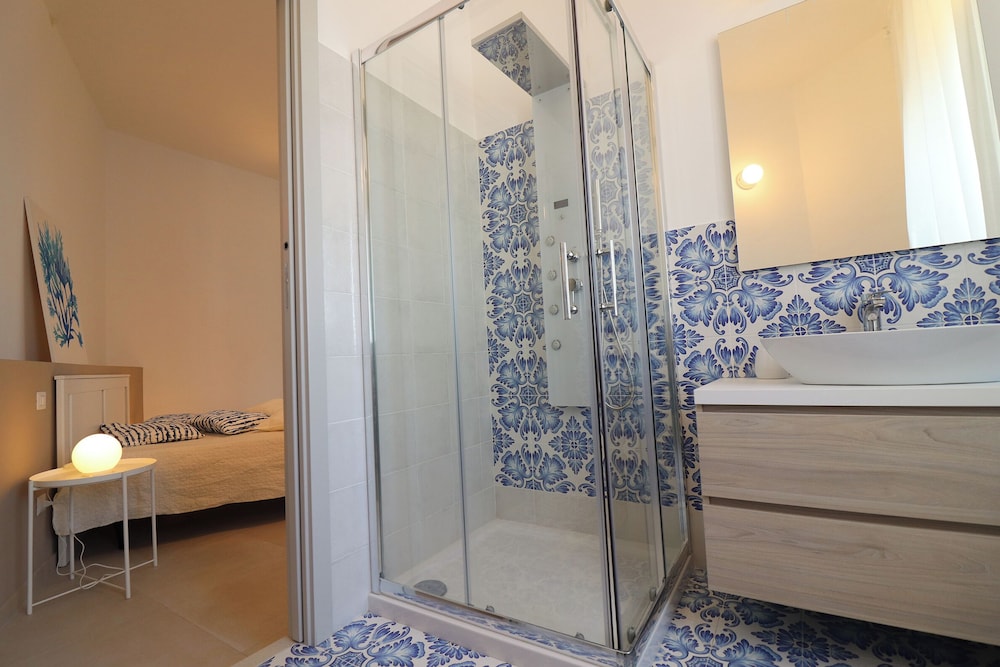 Casa Maya Modern Open-space Apartment Steps From Otrantos Seafront