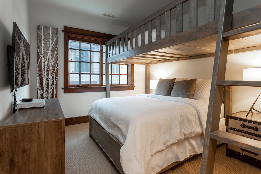 Arrowleaf Lodge- Two Bedroom Residence #209 2 Condo