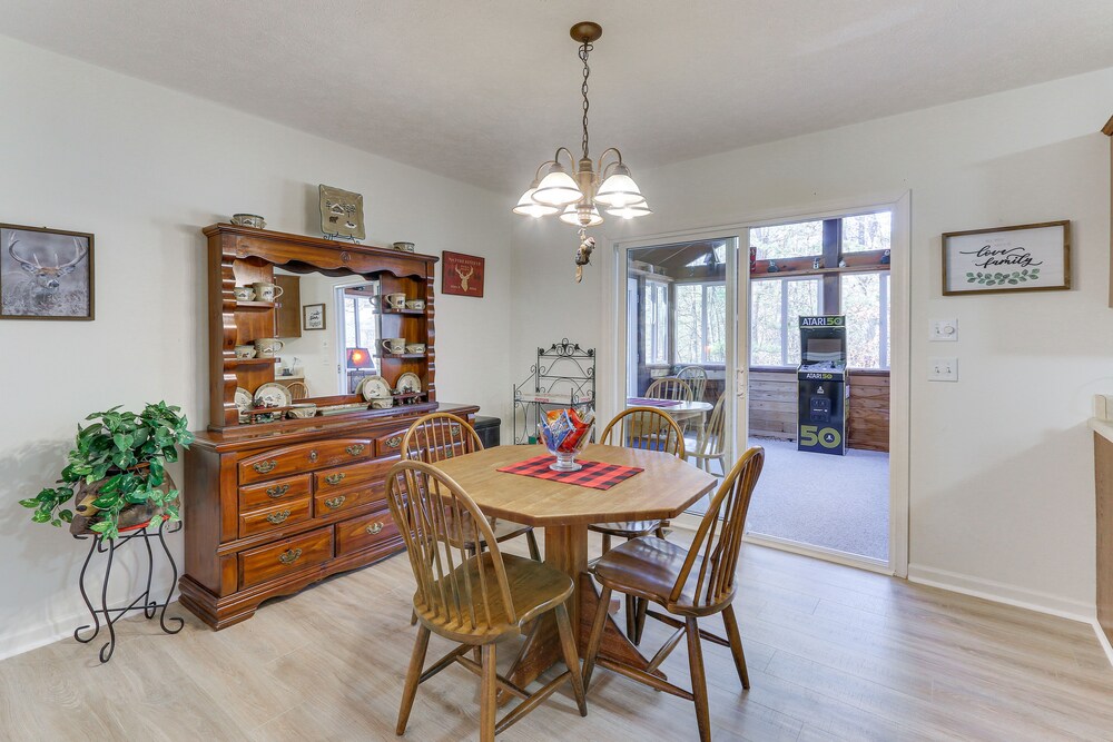 Basye Retreat w/ Hot Tub: 1 Mi to Bryce Resort! view 4
