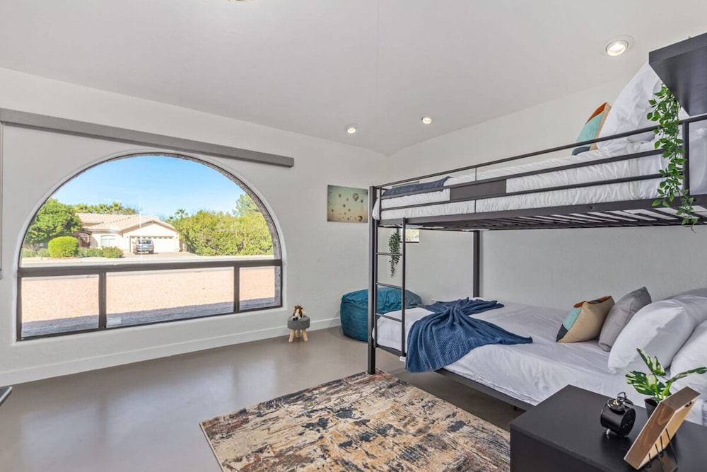 5BR Resort-style Oasis 2 Primary s Cabana Gameroom
