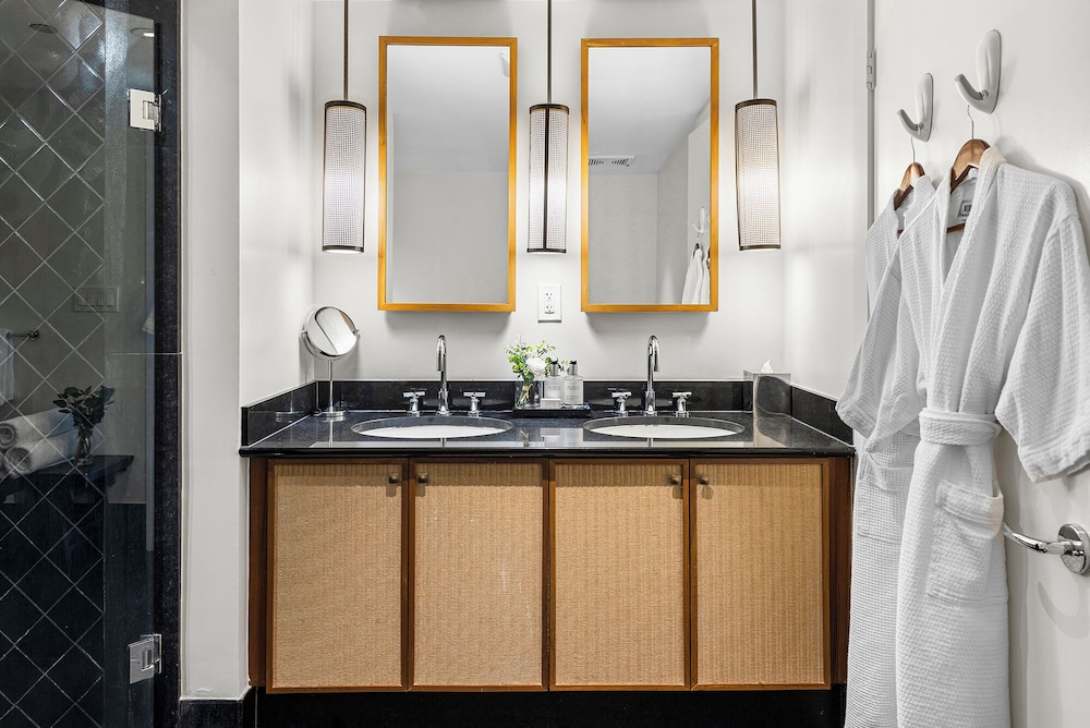 Luxury Vacation Rentals at The Setai by LRMB