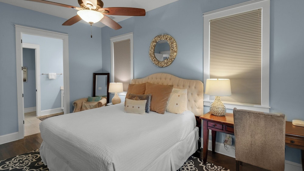 Close to Dining & Shopping; 1-floor Cottage; Community Pool view 2