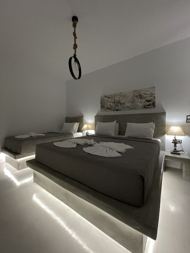 Zoumis Residence