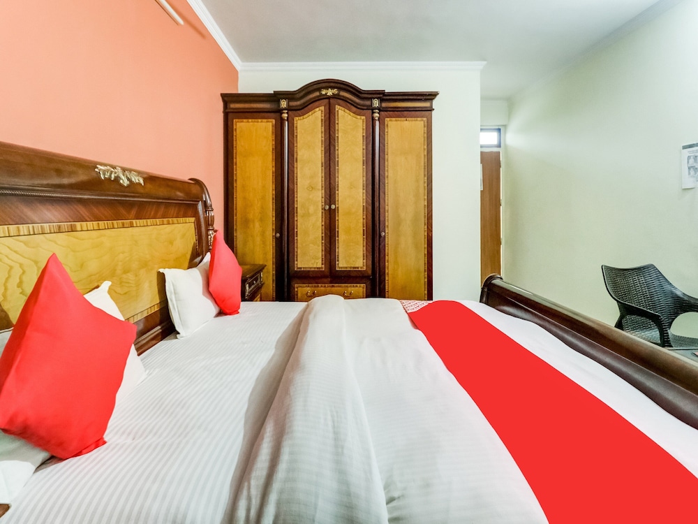OYO 10877 Hotel R K Residency