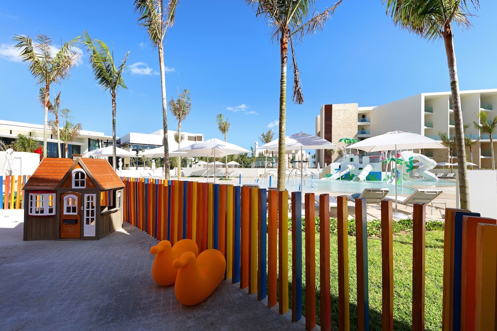 Family Selection at Grand Palladium Select Costa Mujeres - All Inclusive