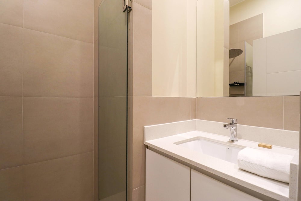 w Beautiful 2BR w Terrace Near Kennedy Park