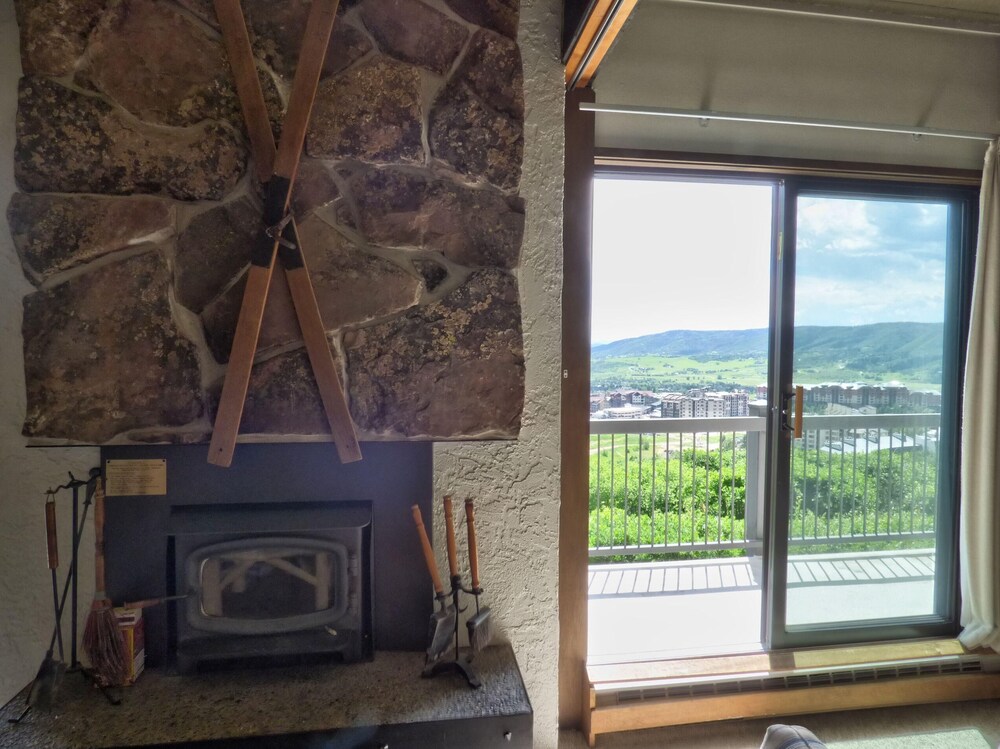 Ski-in/ski-out Mountain Side - Winter Shuttle Wifi Fireplace