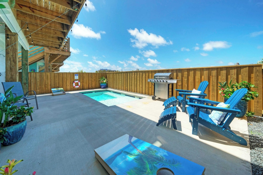 2 Homes, Sleeps 22 2 Private Pools, Firepit, Steps to Beach Boardwalk Access