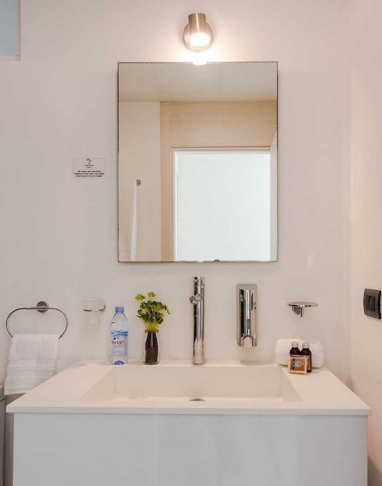 1 Rec. Steps From the Beach Rooftop Pool