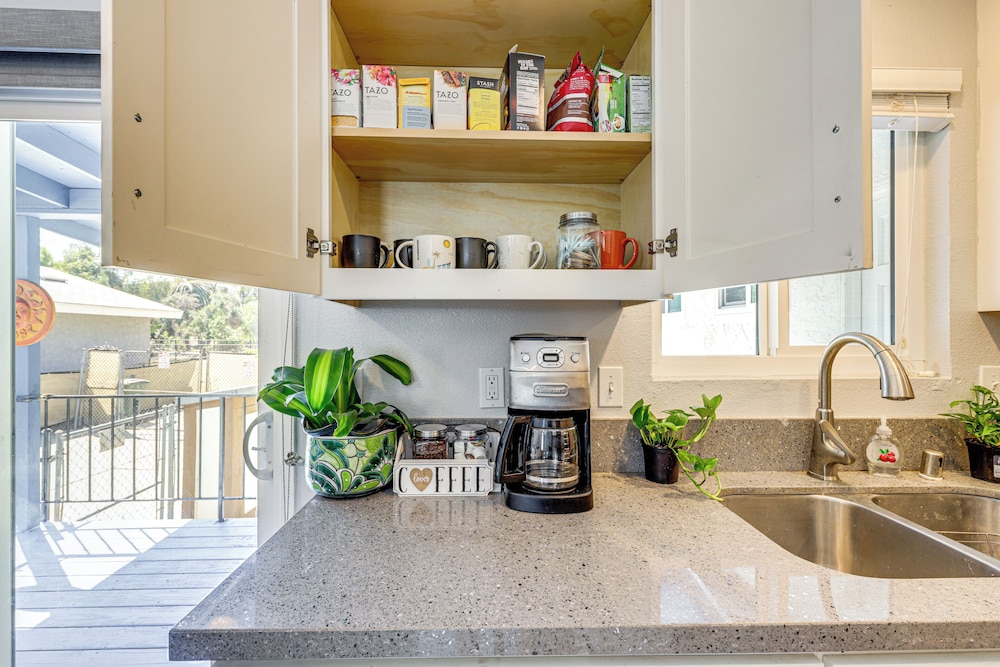 Pet-friendly Apt 11 Mi to Dtwn San Diego!