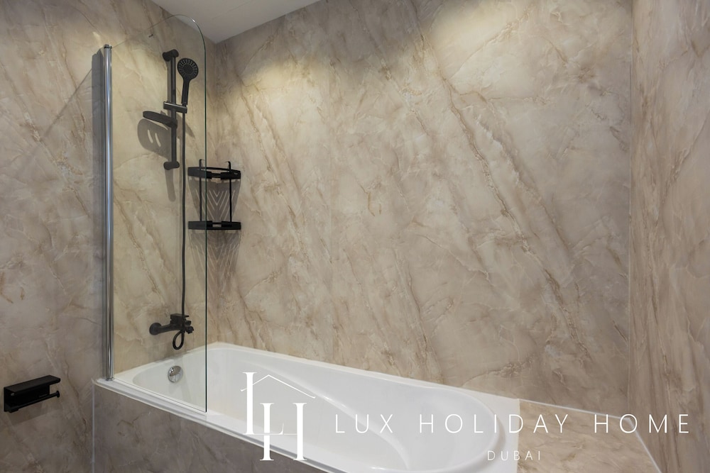LUX The Marina View Suite 3