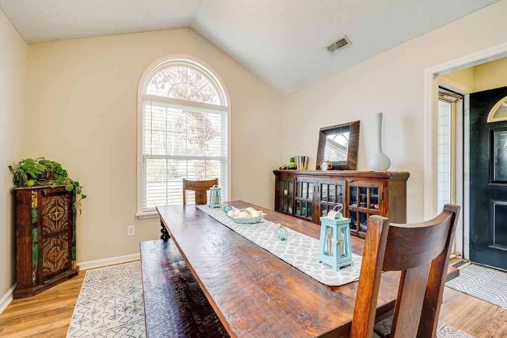 Pet-friendly Home w/ Private Hot Tub in Wilmington