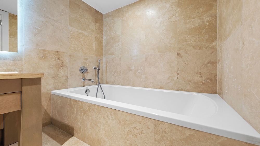 Luxury Vacation Rentals at 1 Hotel & Homes by LRMB
