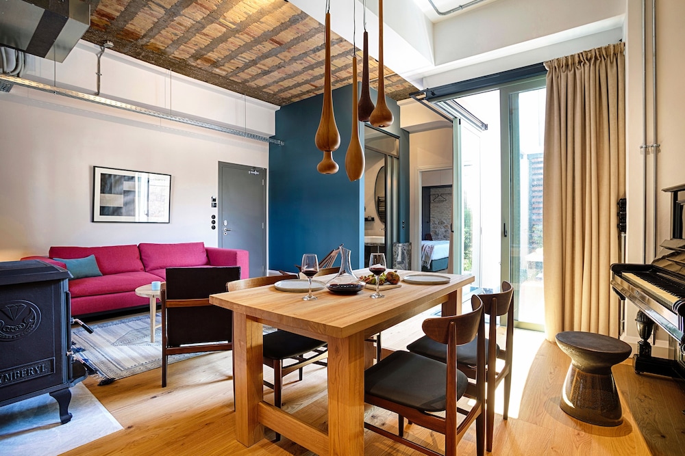 The Foundry Suites