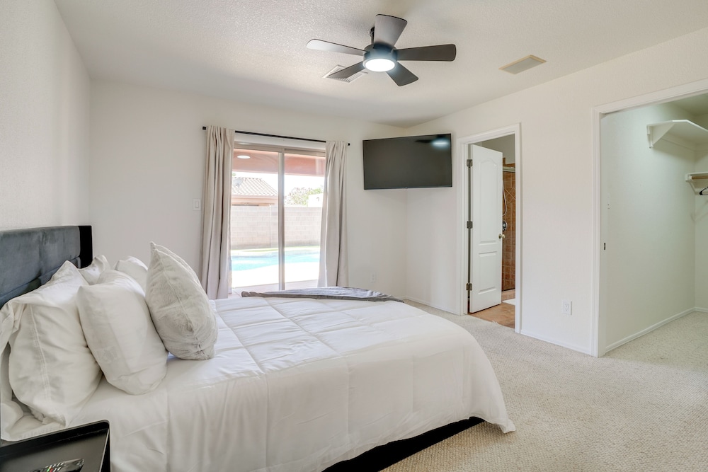 Near Golf Courses: Poolside Paradise in Yuma!