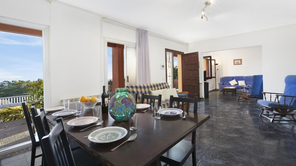Vila Maer in Blanes With 5 Bedrooms and 2 Bathrooms