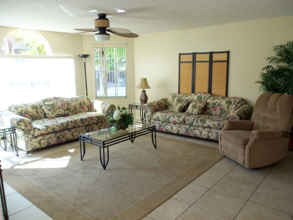 Florida Deluxe Villas, Condos, & Homes