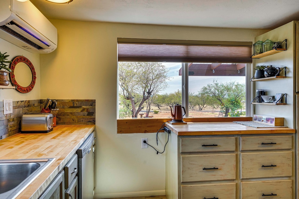 1 Acre, Home Office: Sierra Vista Gem 4 Mi to Dtwn