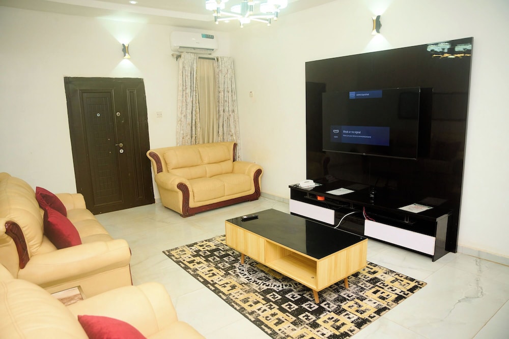 CREMYARK HOME APARTMENTS
